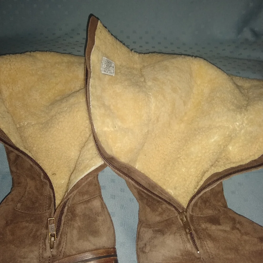 UGG suede knee boots with side zip. Size 6.5_5